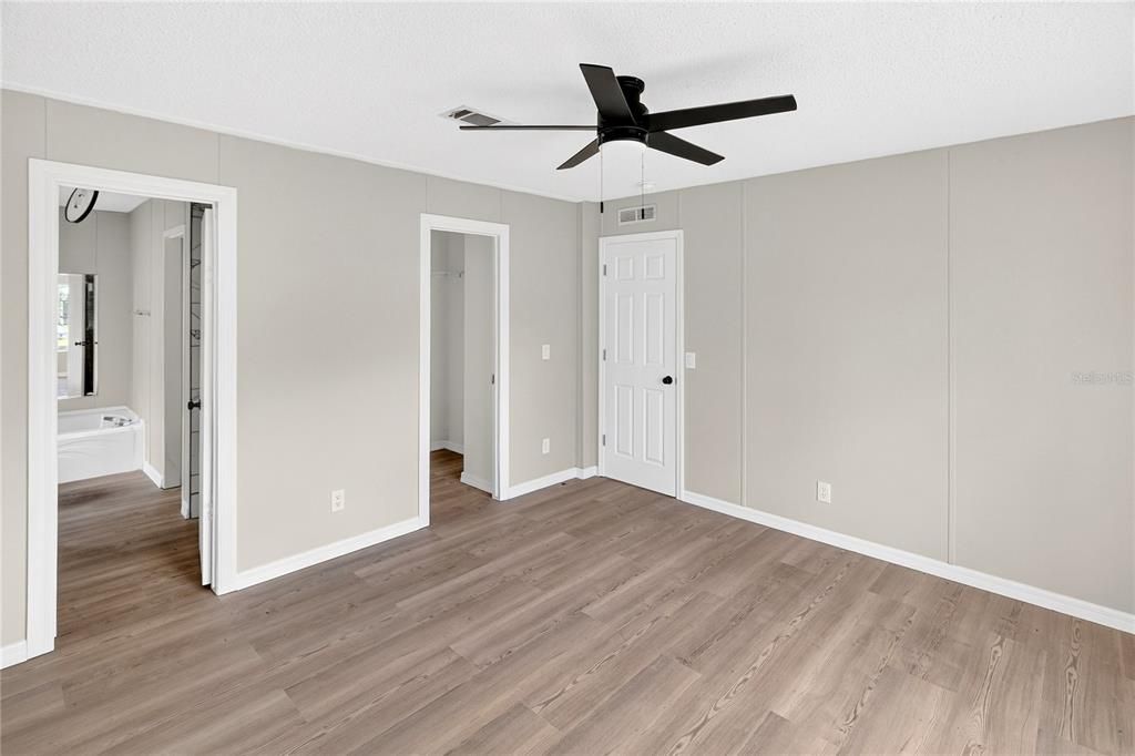 For Sale: $220,000 (3 beds, 2 baths, 1296 Square Feet)