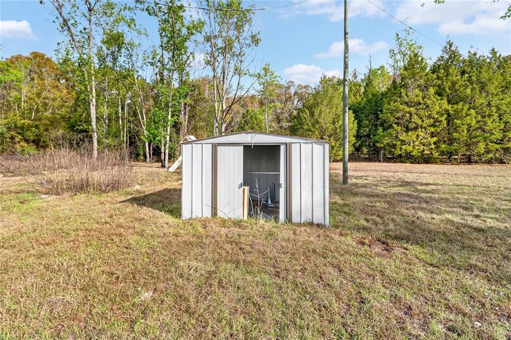 For Sale: $220,000 (3 beds, 2 baths, 1296 Square Feet)