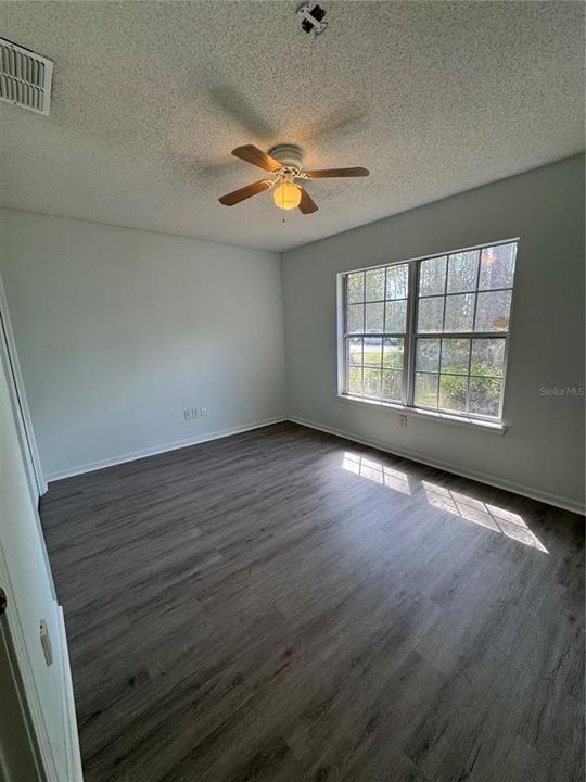 For Rent: $1,450 (3 beds, 2 baths, 1252 Square Feet)
