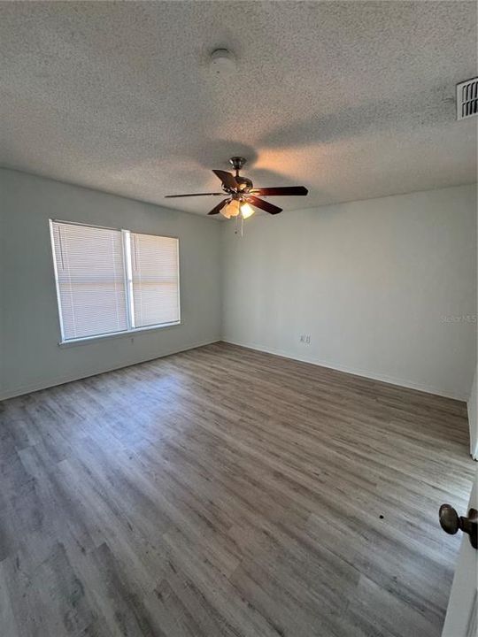 For Rent: $1,450 (3 beds, 2 baths, 1252 Square Feet)