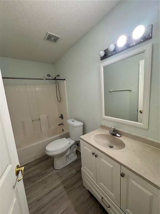 For Rent: $1,450 (3 beds, 2 baths, 1252 Square Feet)