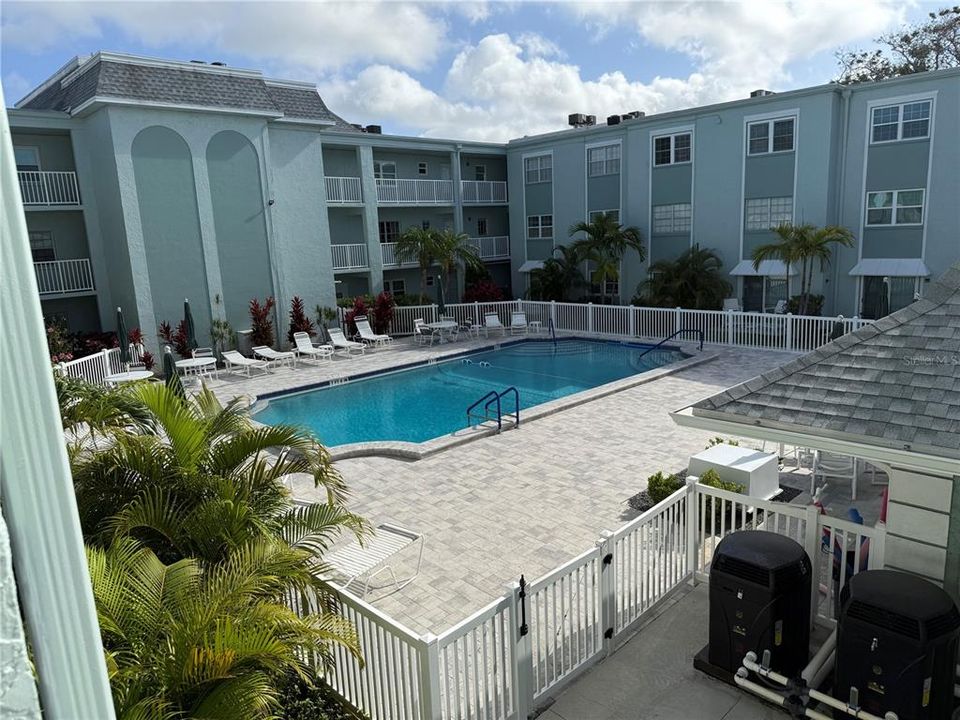 For Rent: $1,700 (1 beds, 1 baths, 872 Square Feet)