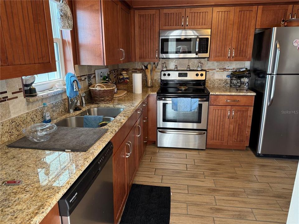 For Rent: $1,700 (1 beds, 1 baths, 872 Square Feet)