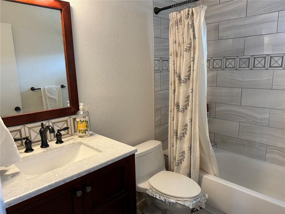 For Rent: $1,700 (1 beds, 1 baths, 872 Square Feet)