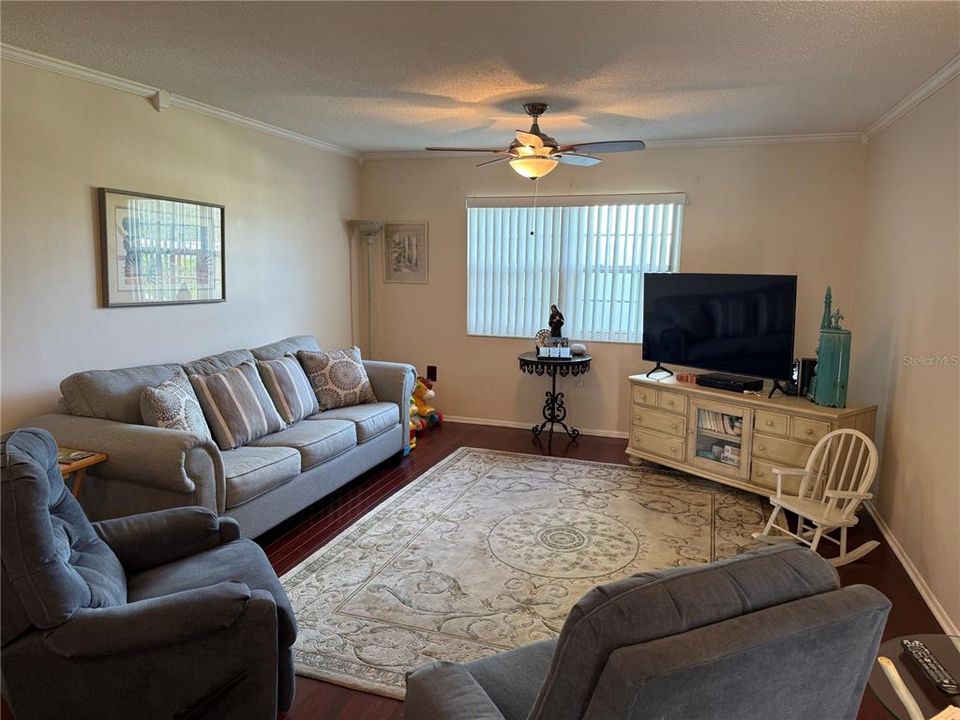 For Rent: $1,700 (1 beds, 1 baths, 872 Square Feet)