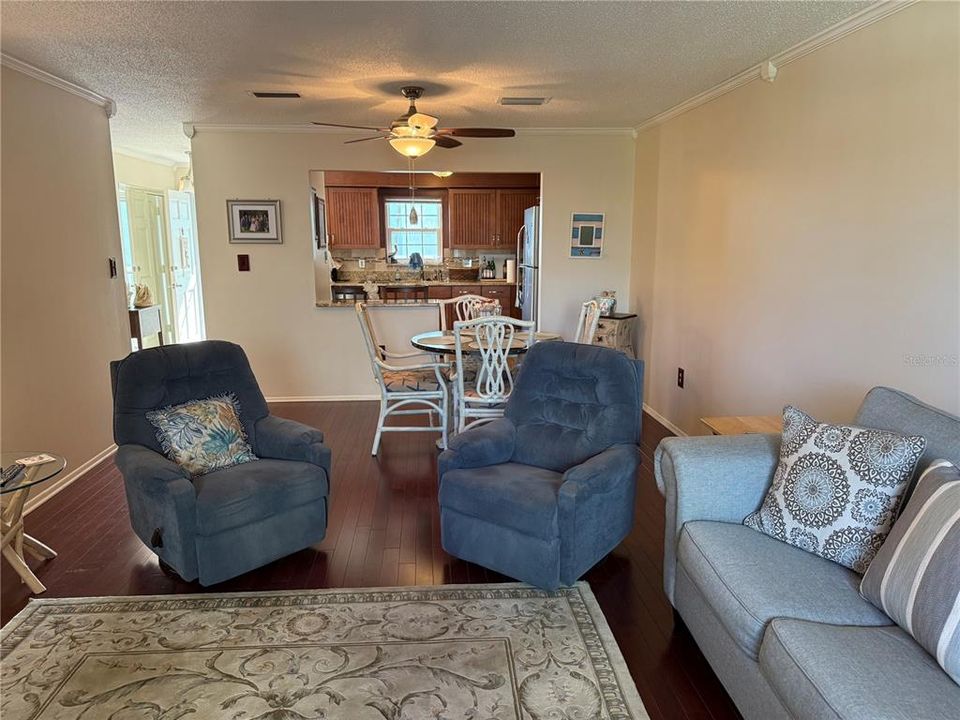 For Rent: $1,700 (1 beds, 1 baths, 872 Square Feet)