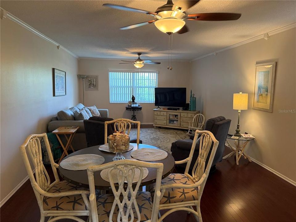 For Rent: $1,700 (1 beds, 1 baths, 872 Square Feet)