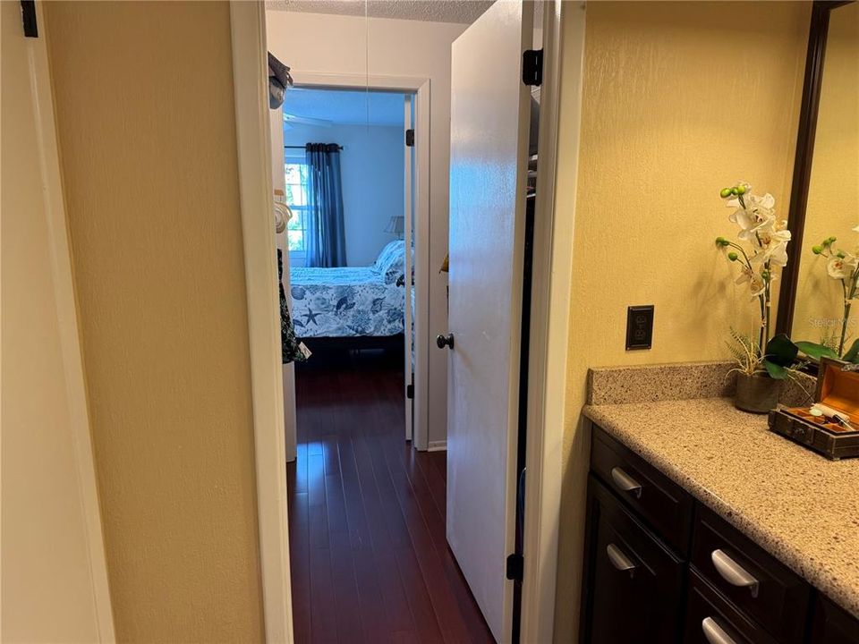 For Rent: $1,700 (1 beds, 1 baths, 872 Square Feet)