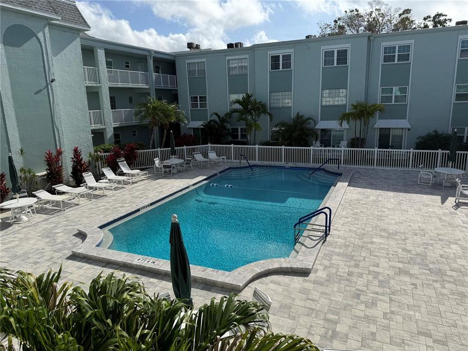 For Rent: $1,700 (1 beds, 1 baths, 872 Square Feet)