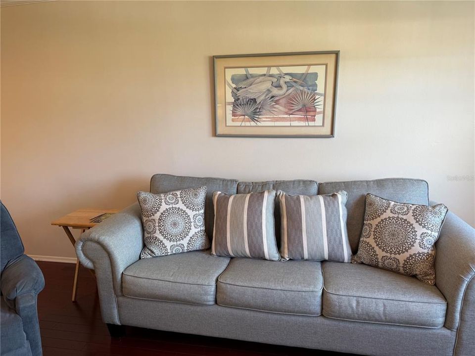 For Rent: $1,700 (1 beds, 1 baths, 872 Square Feet)