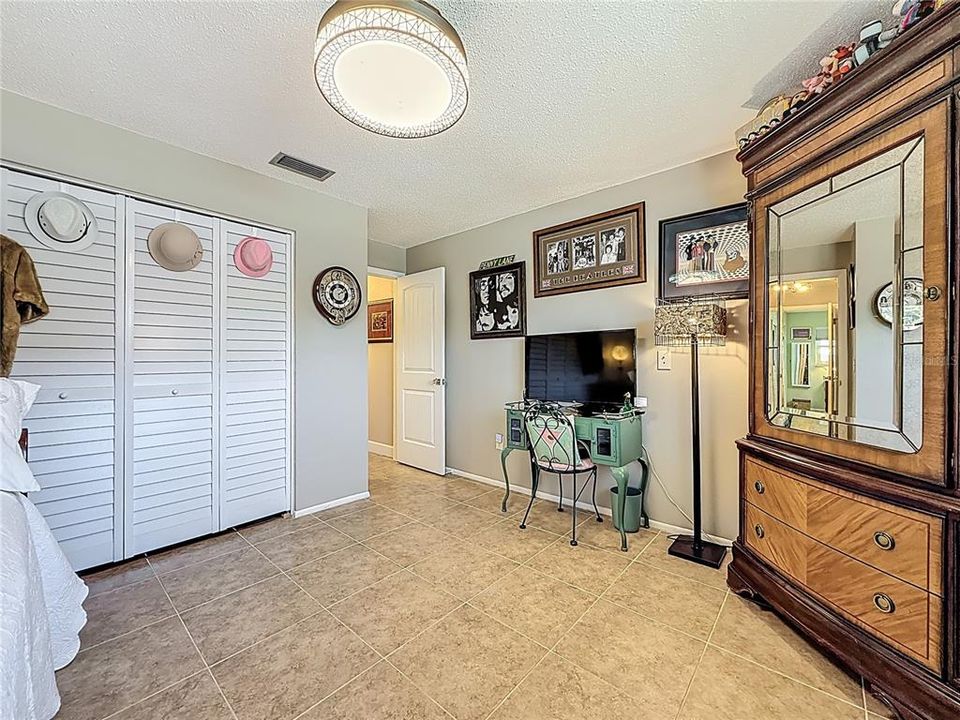 Activo con contrato: $239,900 (2 camas, 2 baños, 1124 Pies cuadrados)