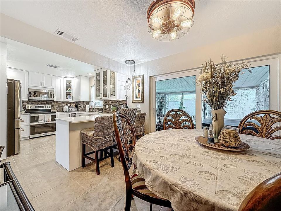 Activo con contrato: $239,900 (2 camas, 2 baños, 1124 Pies cuadrados)