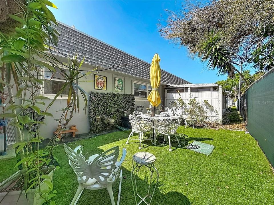 Activo con contrato: $239,900 (2 camas, 2 baños, 1124 Pies cuadrados)