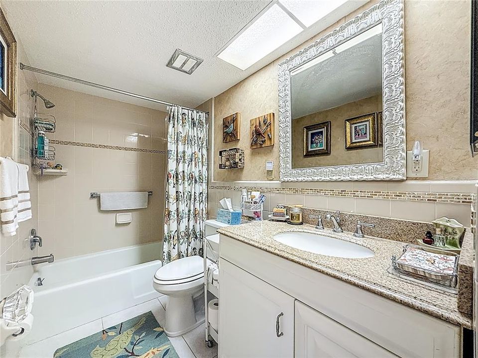 Activo con contrato: $239,900 (2 camas, 2 baños, 1124 Pies cuadrados)