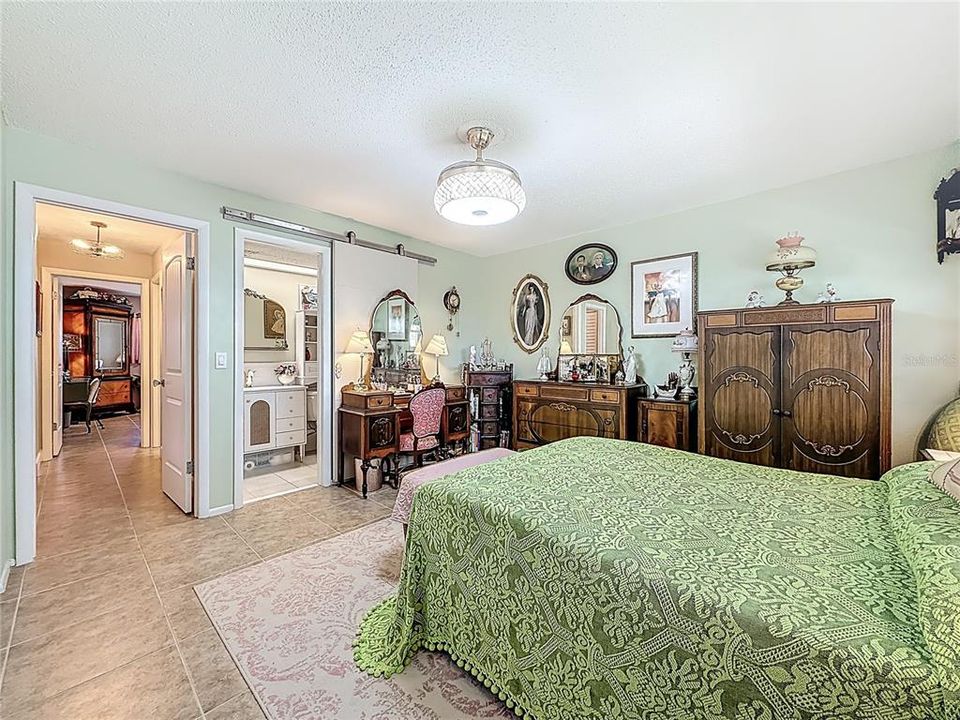 Activo con contrato: $239,900 (2 camas, 2 baños, 1124 Pies cuadrados)