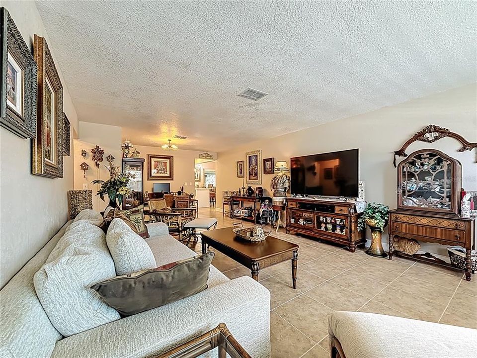 Activo con contrato: $239,900 (2 camas, 2 baños, 1124 Pies cuadrados)