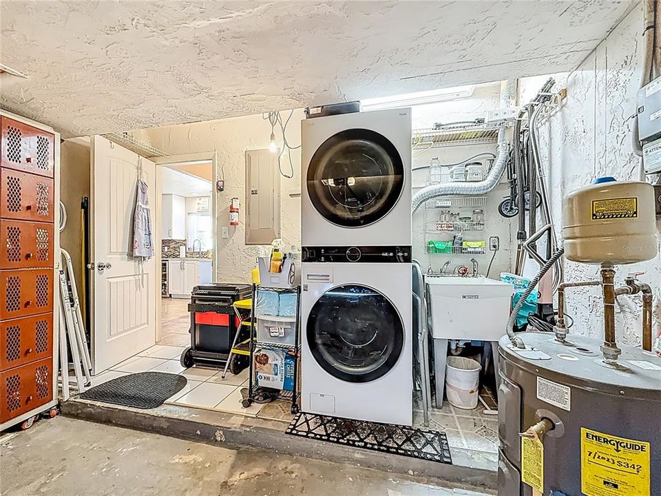 Activo con contrato: $239,900 (2 camas, 2 baños, 1124 Pies cuadrados)