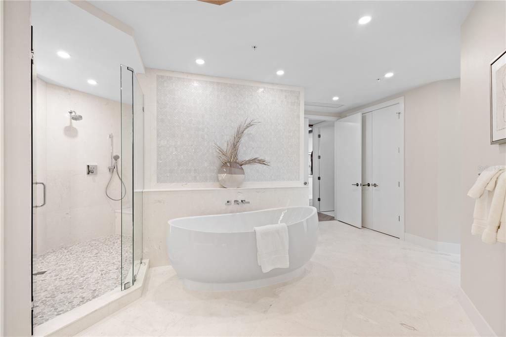 Active With Contract: $6,750,000 (3 beds, 3 baths, 3380 Square Feet)
