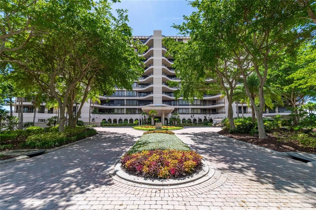 Active With Contract: $6,750,000 (3 beds, 3 baths, 3380 Square Feet)