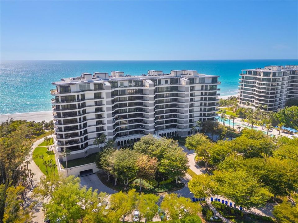 Active With Contract: $6,750,000 (3 beds, 3 baths, 3380 Square Feet)