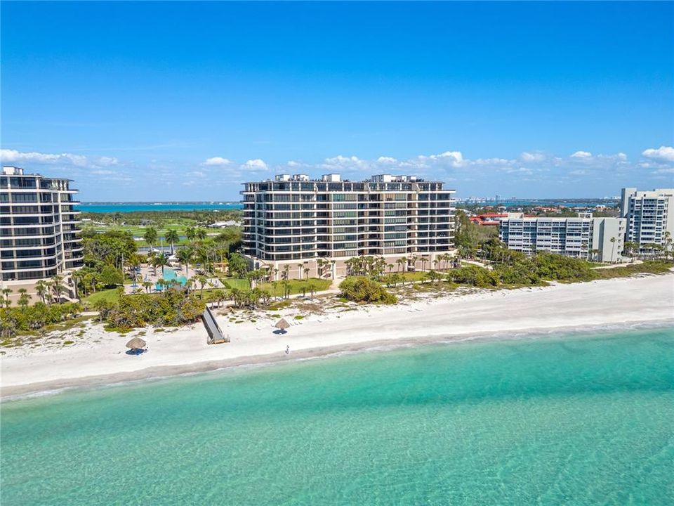 Active With Contract: $6,750,000 (3 beds, 3 baths, 3380 Square Feet)