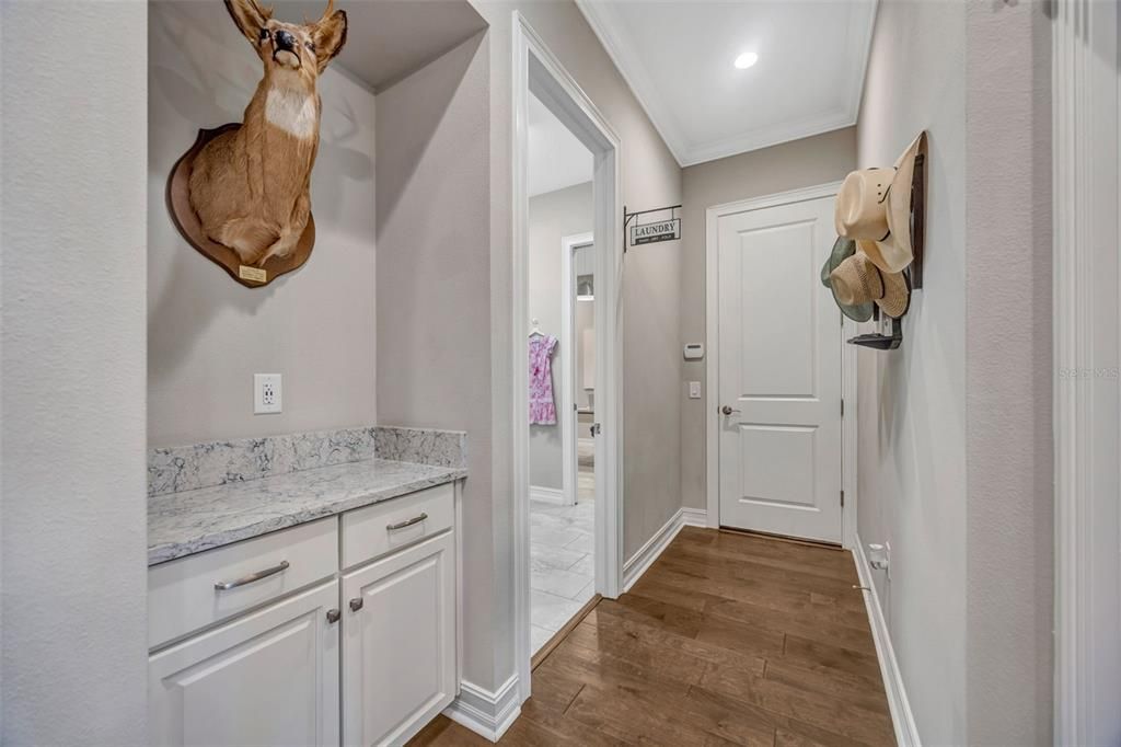 Activo con contrato: $995,000 (4 camas, 3 baños, 3030 Pies cuadrados)