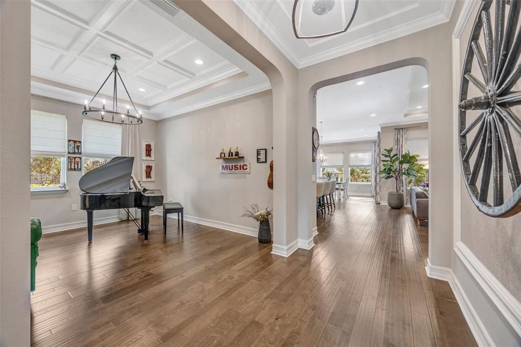 Activo con contrato: $995,000 (4 camas, 3 baños, 3030 Pies cuadrados)