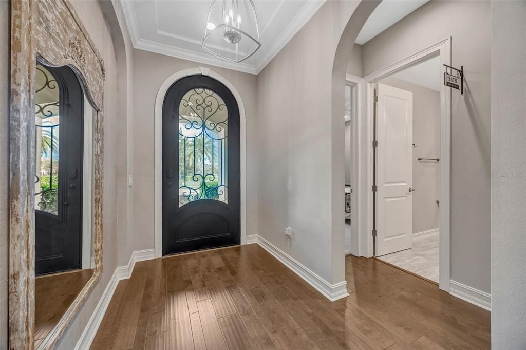 Activo con contrato: $995,000 (4 camas, 3 baños, 3030 Pies cuadrados)