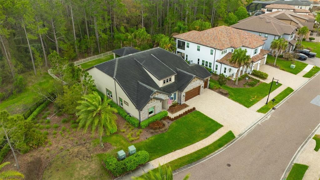 Activo con contrato: $995,000 (4 camas, 3 baños, 3030 Pies cuadrados)