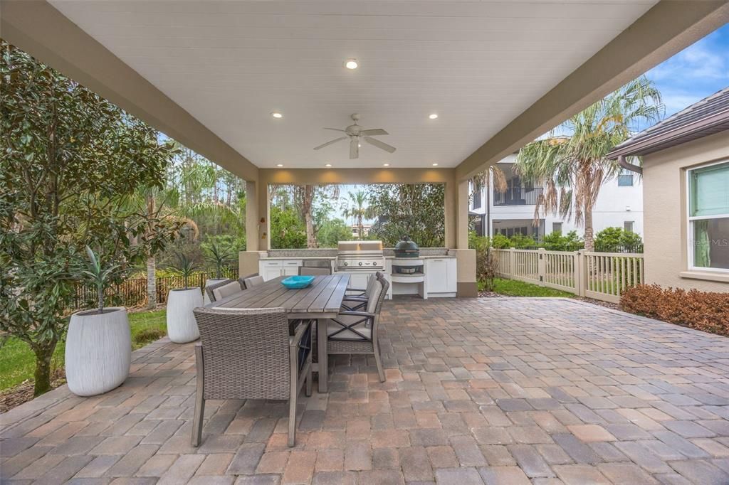 Activo con contrato: $995,000 (4 camas, 3 baños, 3030 Pies cuadrados)
