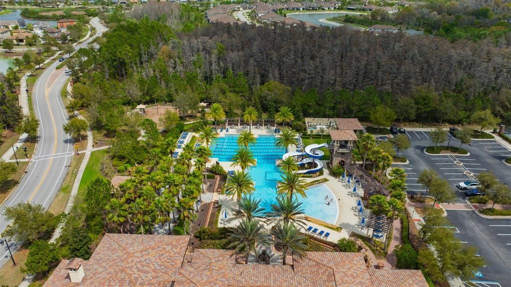 Activo con contrato: $995,000 (4 camas, 3 baños, 3030 Pies cuadrados)