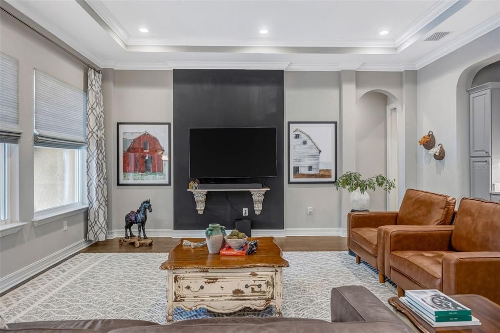 Activo con contrato: $995,000 (4 camas, 3 baños, 3030 Pies cuadrados)