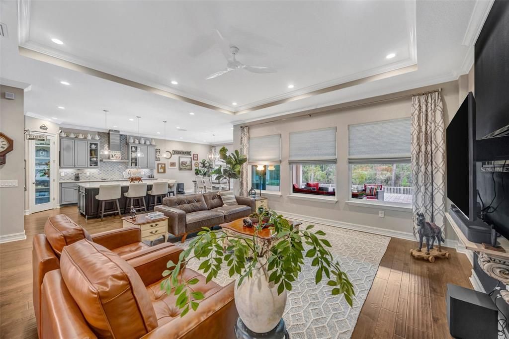 Activo con contrato: $995,000 (4 camas, 3 baños, 3030 Pies cuadrados)