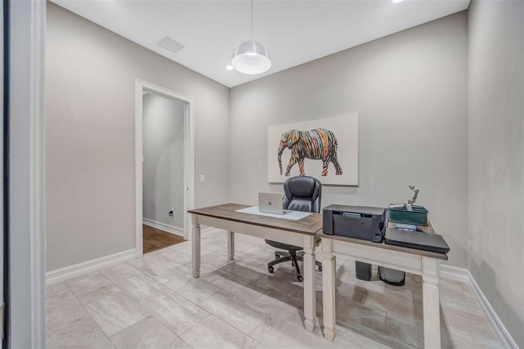 Activo con contrato: $995,000 (4 camas, 3 baños, 3030 Pies cuadrados)