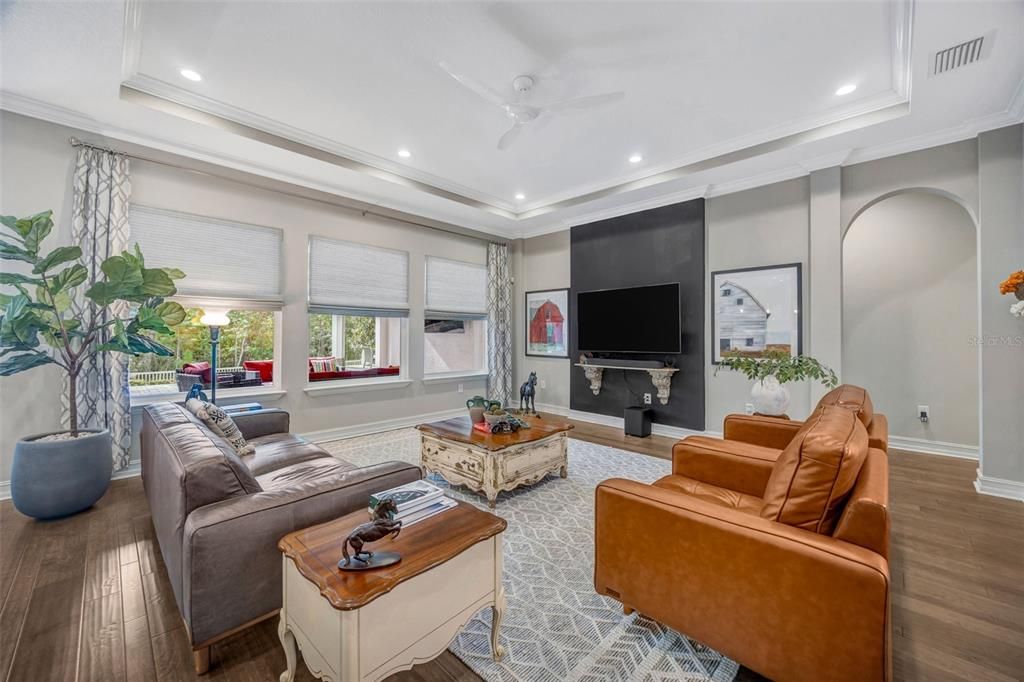 Activo con contrato: $995,000 (4 camas, 3 baños, 3030 Pies cuadrados)