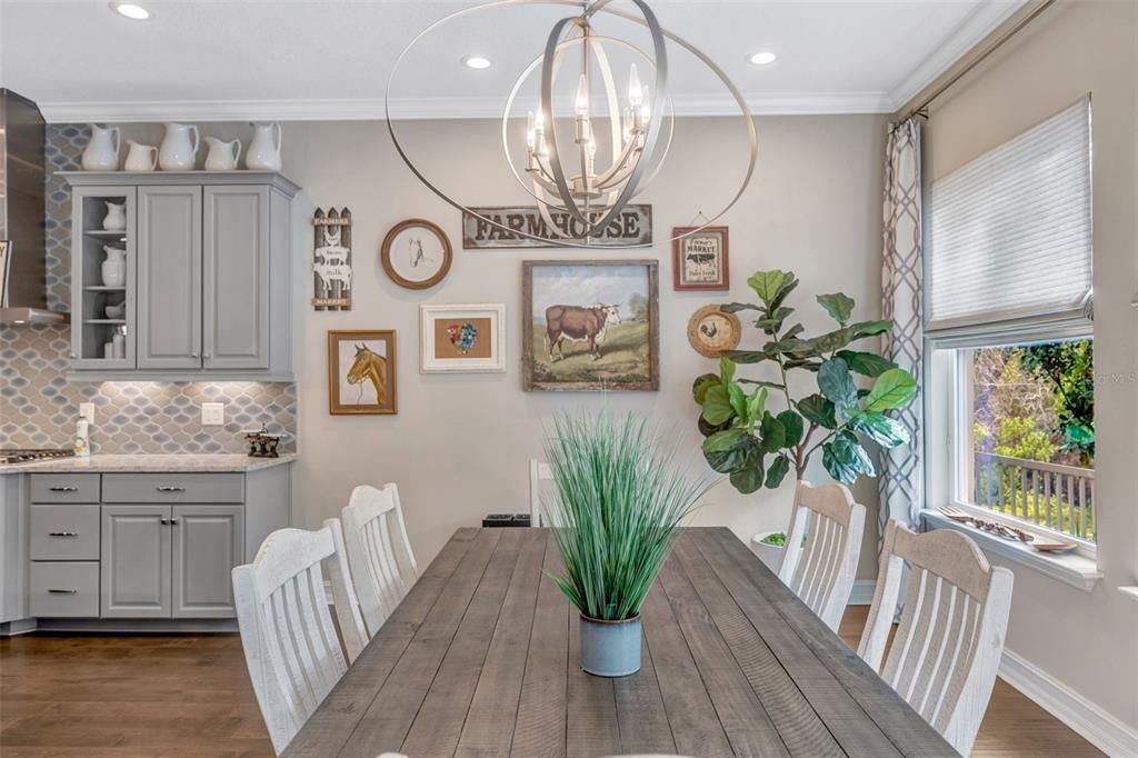 Activo con contrato: $995,000 (4 camas, 3 baños, 3030 Pies cuadrados)