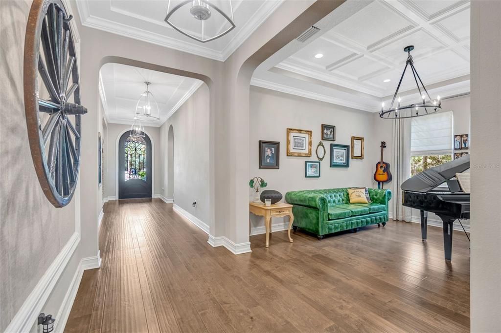 Activo con contrato: $995,000 (4 camas, 3 baños, 3030 Pies cuadrados)
