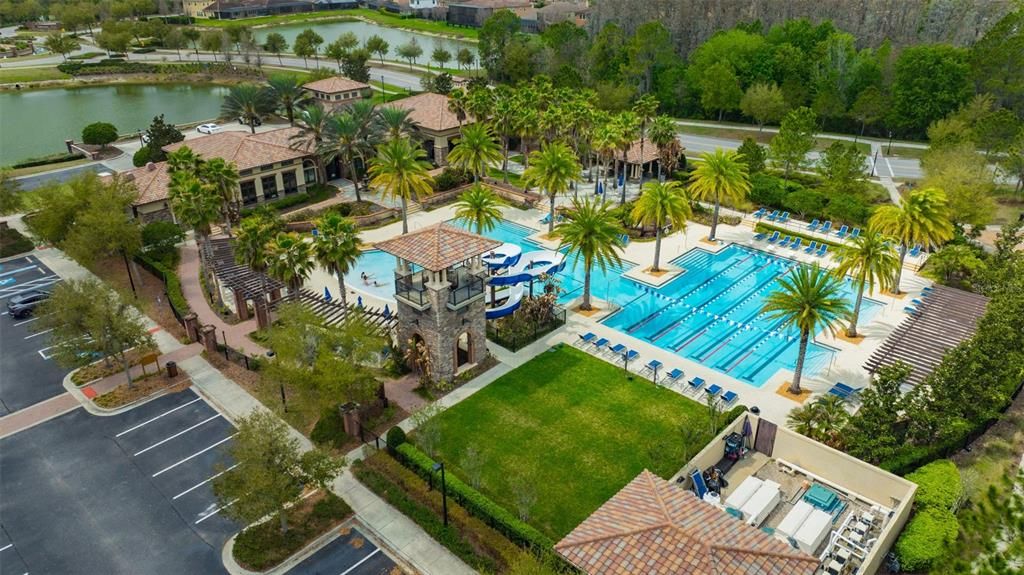 Activo con contrato: $995,000 (4 camas, 3 baños, 3030 Pies cuadrados)