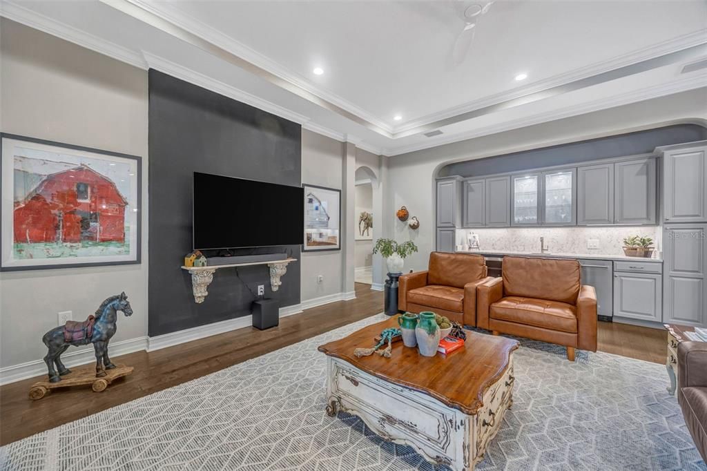 Activo con contrato: $995,000 (4 camas, 3 baños, 3030 Pies cuadrados)