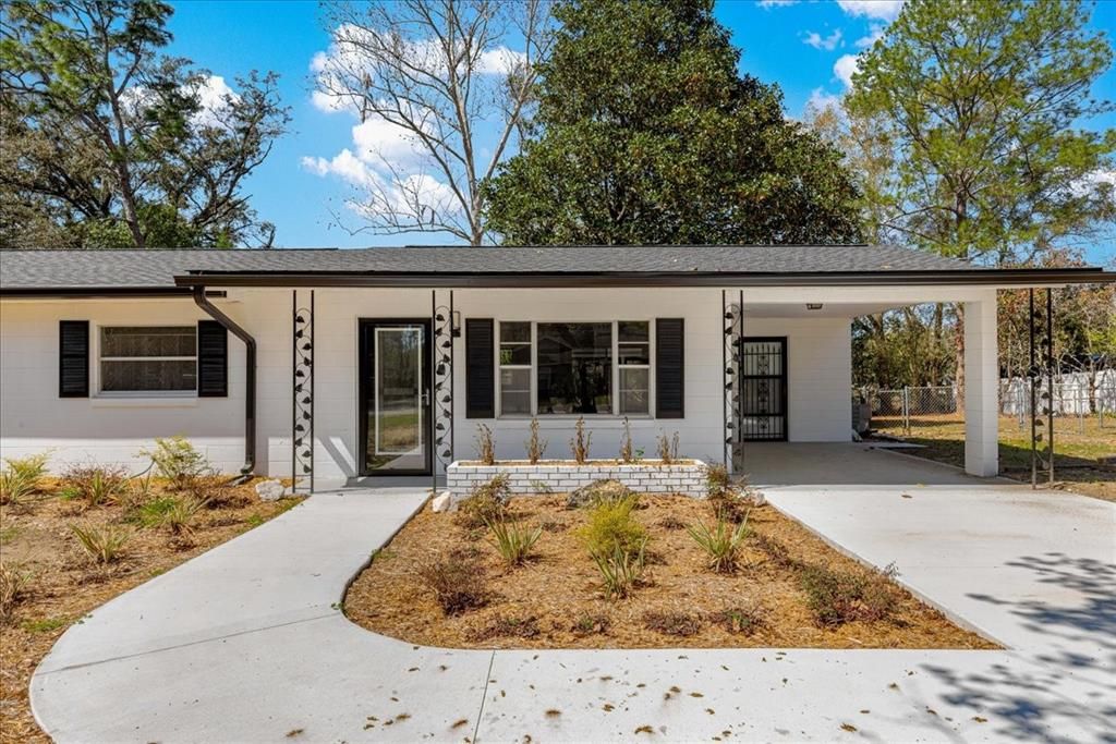 Activo con contrato: $239,000 (3 camas, 2 baños, 1239 Pies cuadrados)