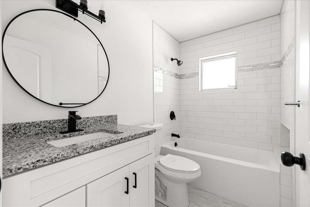 Activo con contrato: $239,000 (3 camas, 2 baños, 1239 Pies cuadrados)