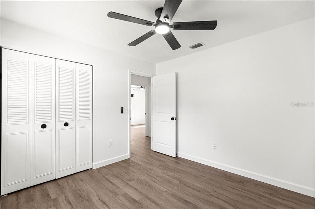 Activo con contrato: $239,000 (3 camas, 2 baños, 1239 Pies cuadrados)