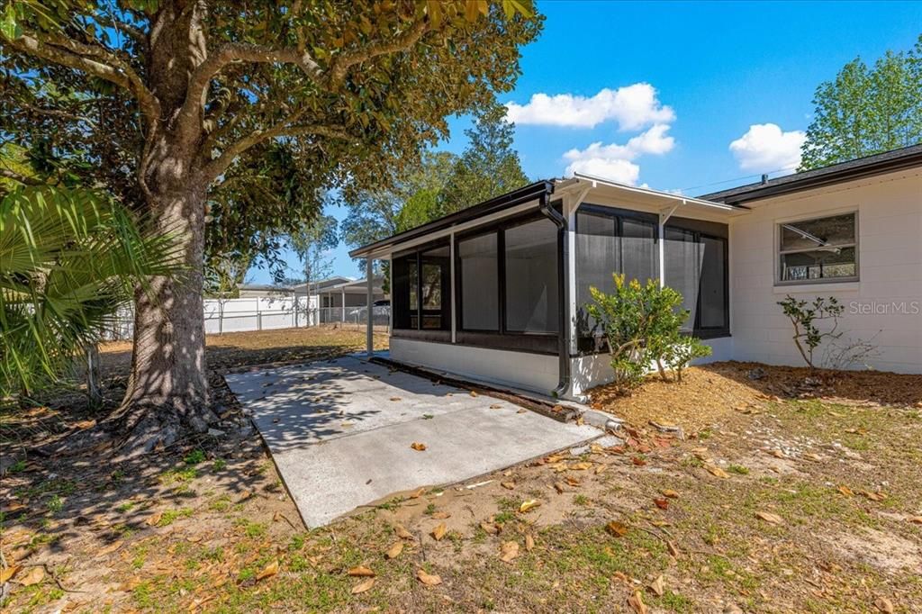 Activo con contrato: $239,000 (3 camas, 2 baños, 1239 Pies cuadrados)