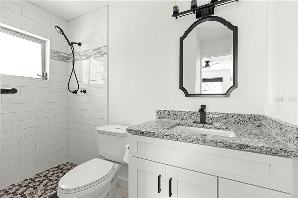 Activo con contrato: $239,000 (3 camas, 2 baños, 1239 Pies cuadrados)