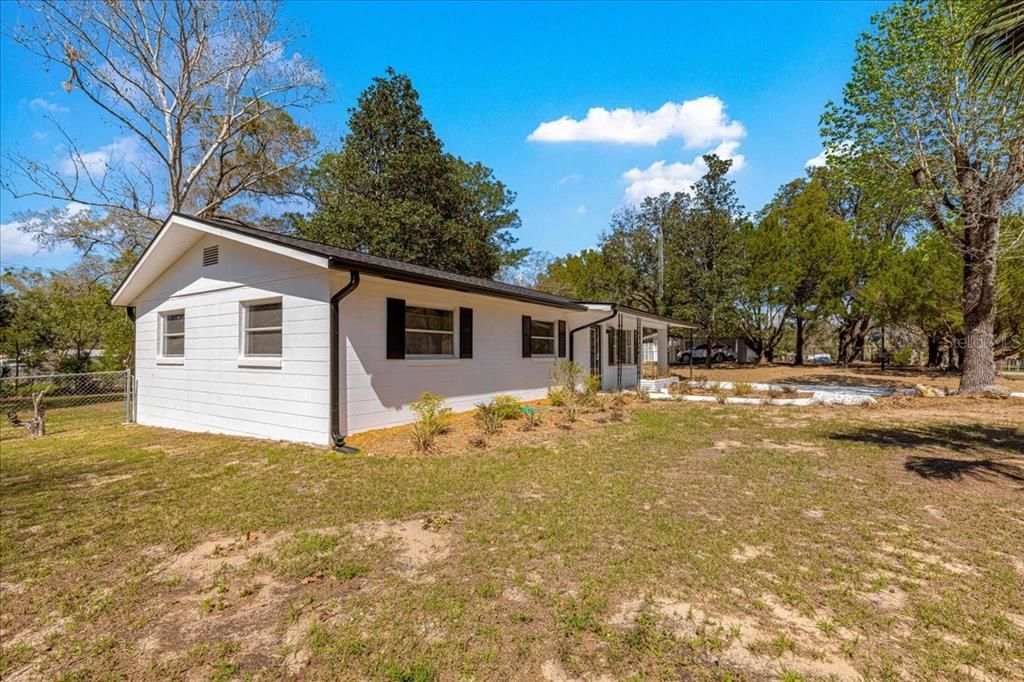 Activo con contrato: $239,000 (3 camas, 2 baños, 1239 Pies cuadrados)