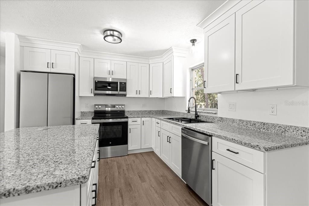 Activo con contrato: $239,000 (3 camas, 2 baños, 1239 Pies cuadrados)