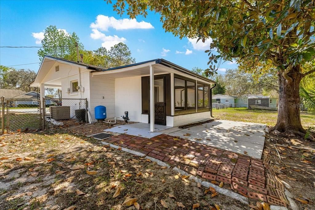 Activo con contrato: $239,000 (3 camas, 2 baños, 1239 Pies cuadrados)