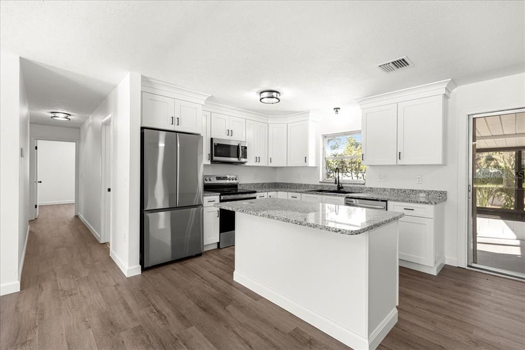 Activo con contrato: $239,000 (3 camas, 2 baños, 1239 Pies cuadrados)