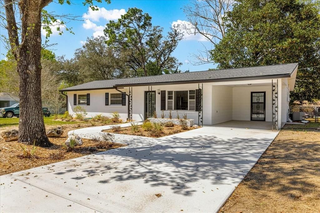 Activo con contrato: $239,000 (3 camas, 2 baños, 1239 Pies cuadrados)