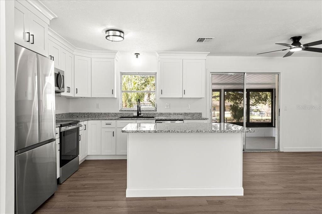 Activo con contrato: $239,000 (3 camas, 2 baños, 1239 Pies cuadrados)